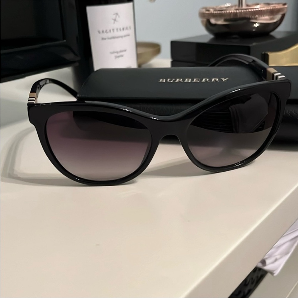 Burberry Authentic 😎